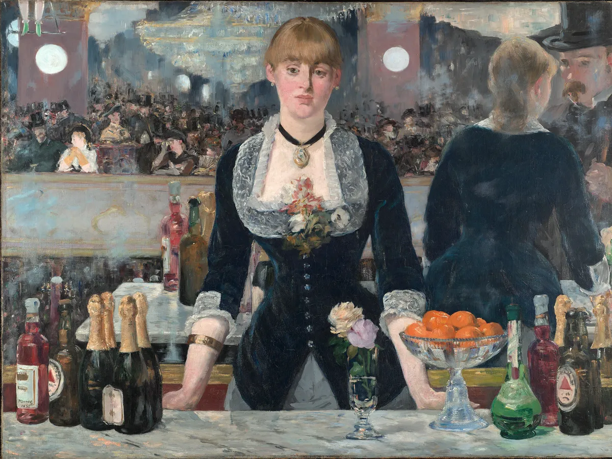Manet's barmaid behind a marble counter, bottles and a mirrored crowd behind her